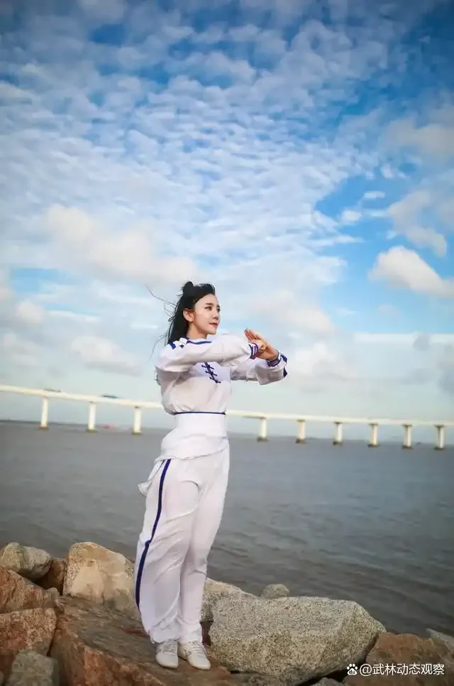 woman practicing tai chi in park
