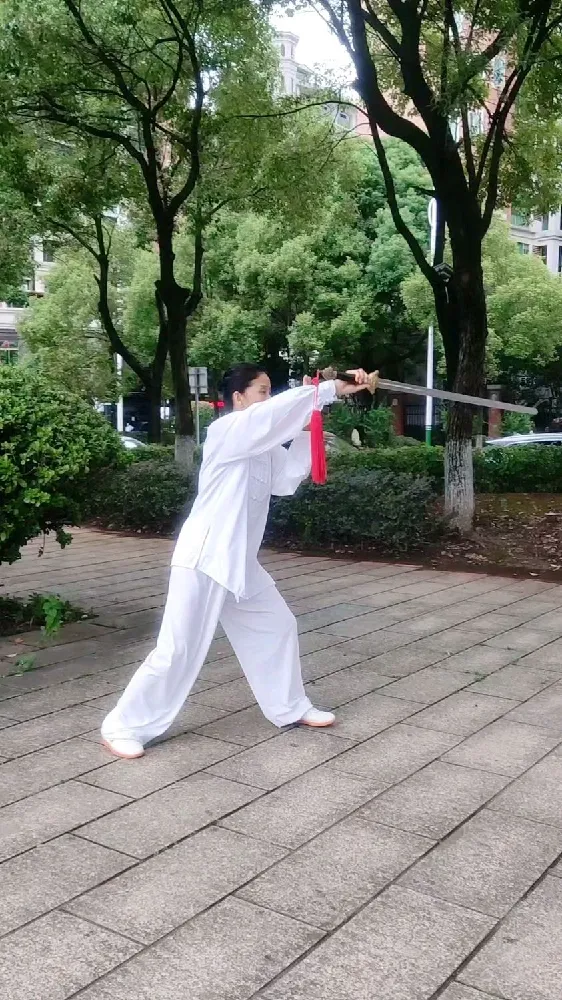 How Do I Choose a Tai Chi Sword? (No, It's Not Just for Show)